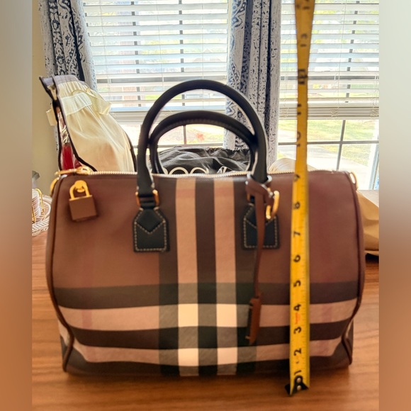 Burberry Bowling Bag - Medium
Authentic - Picture 4 of 16